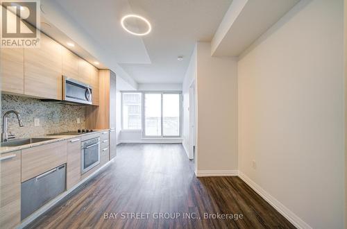 1509 - 75 Canterbury Place, Toronto, ON - Indoor Photo Showing Kitchen
