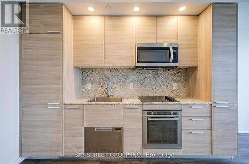 1509 - 75 Canterbury Place, Toronto, ON - Indoor Photo Showing Kitchen With Upgraded Kitchen