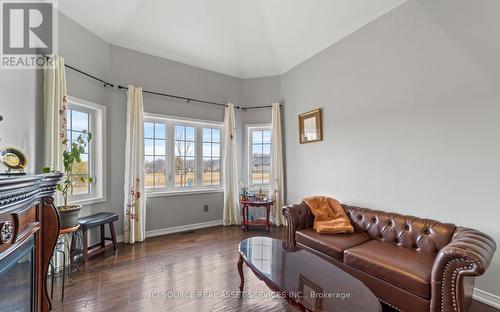 50 Songbird Crescent, Kawartha Lakes, ON - Indoor Photo Showing Living Room
