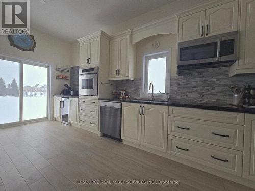 50 Songbird Crescent, Kawartha Lakes, ON - Indoor Photo Showing Kitchen