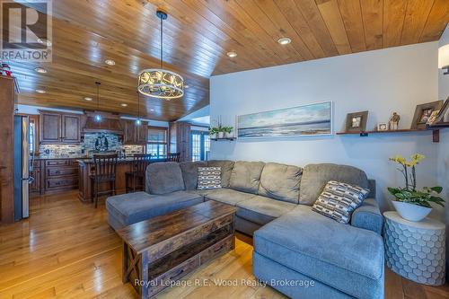 1442 Norfolk Cty Rd 28, Norfolk, ON - Indoor Photo Showing Living Room