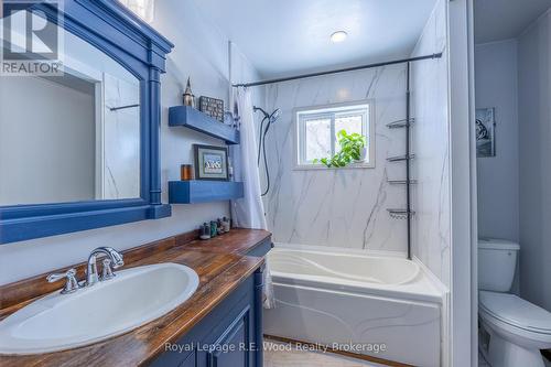 1442 Norfolk Cty Rd 28, Norfolk, ON - Indoor Photo Showing Bathroom