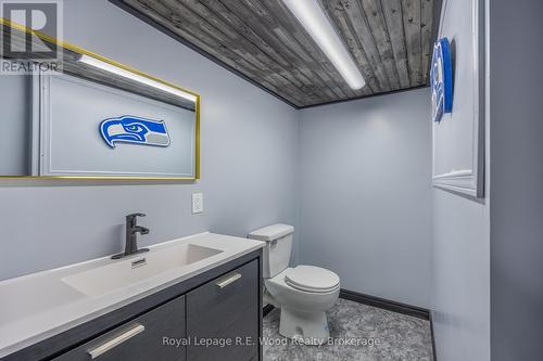 1442 Norfolk Cty Rd 28, Norfolk, ON - Indoor Photo Showing Bathroom