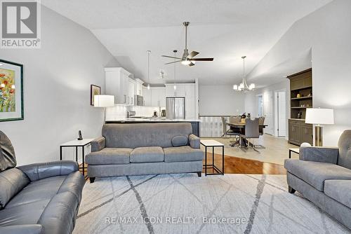 35 - 1241 Beaverbrook Avenue, London North (North A), ON - Indoor Photo Showing Living Room