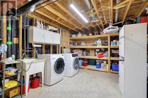 35 - 1241 Beaverbrook Avenue, London North (North A), ON - Indoor Photo Showing Laundry Room