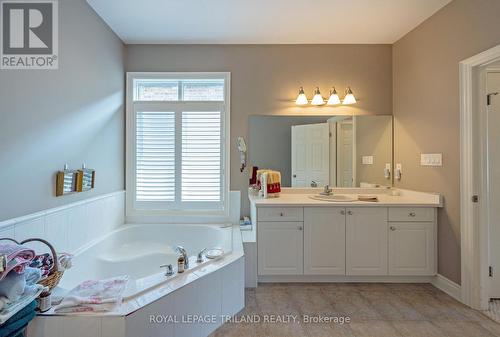 19 - 578 Mcgarrell Place, London North (North R), ON - Indoor Photo Showing Bathroom