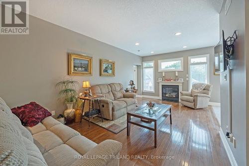 19 - 578 Mcgarrell Place, London North (North R), ON - Indoor Photo Showing Living Room With Fireplace