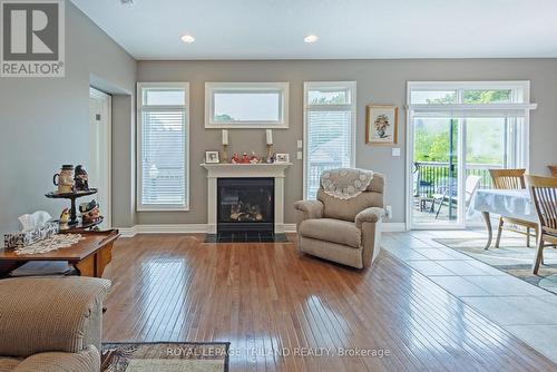 19 - 578 Mcgarrell Place, London North (North R), ON - Indoor Photo Showing Living Room With Fireplace