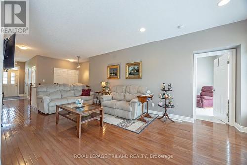 19 - 578 Mcgarrell Place, London North (North R), ON - Indoor Photo Showing Living Room