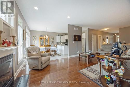 19 - 578 Mcgarrell Place, London North (North R), ON - Indoor Photo Showing Living Room With Fireplace