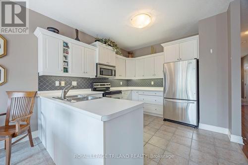 19 - 578 Mcgarrell Place, London North (North R), ON - Indoor Photo Showing Kitchen With Double Sink