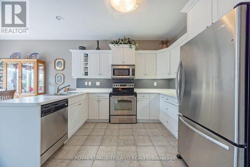 19 - 578 Mcgarrell Place, London North (North R), ON - Indoor Photo Showing Kitchen With Double Sink