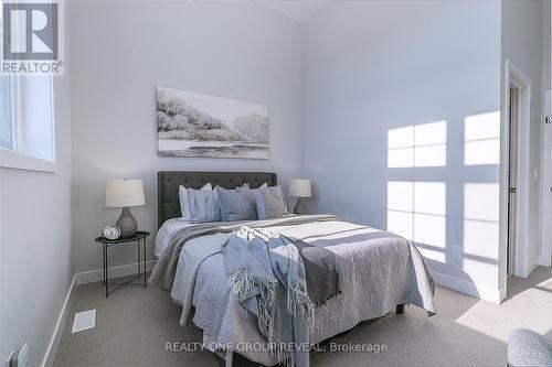 1044 Suddard Avenue, Oshawa, ON - Indoor Photo Showing Bedroom
