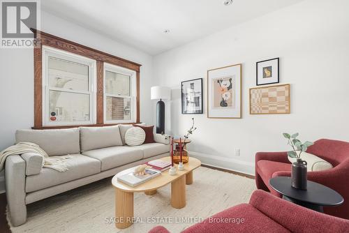193 Gainsborough Road, Toronto, ON - Indoor Photo Showing Living Room
