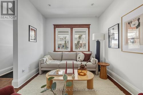 193 Gainsborough Road, Toronto, ON - Indoor Photo Showing Living Room