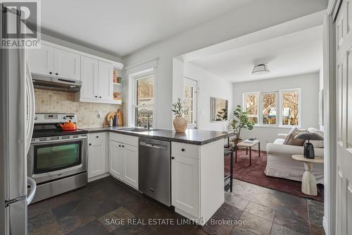193 Gainsborough Road, Toronto, ON - Indoor Photo Showing Kitchen