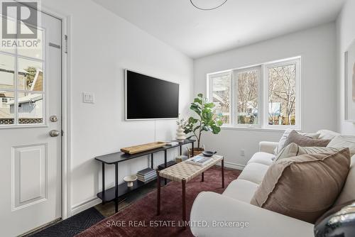 193 Gainsborough Road, Toronto, ON - Indoor