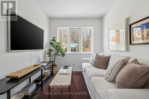 193 Gainsborough Road, Toronto, ON - Indoor Photo Showing Living Room