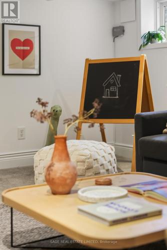 193 Gainsborough Road, Toronto, ON - Indoor