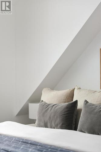 193 Gainsborough Road, Toronto, ON - Indoor Photo Showing Bedroom