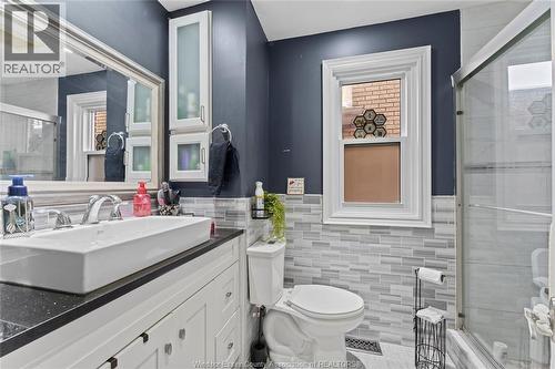 1366 Moy Avenue, Windsor, ON - Indoor Photo Showing Bathroom