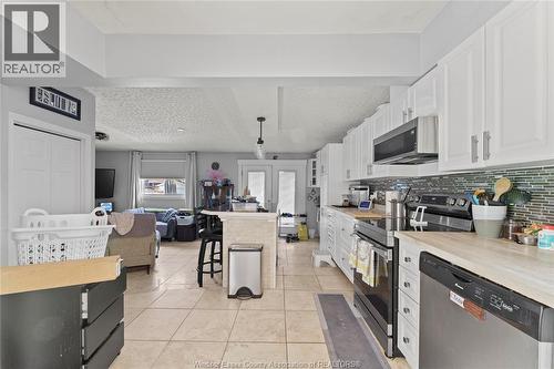 1366 Moy Avenue, Windsor, ON - Indoor Photo Showing Kitchen
