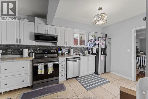 1366 Moy Avenue, Windsor, ON - Indoor Photo Showing Kitchen