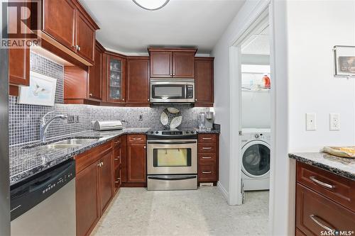 239 623 Saskatchewan Crescent W, Saskatoon, SK - Indoor Photo Showing Kitchen