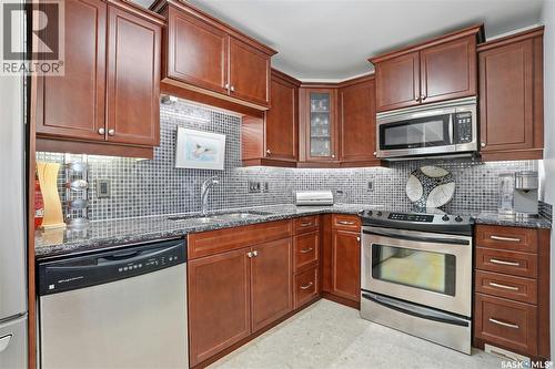 239 623 Saskatchewan Crescent W, Saskatoon, SK - Indoor Photo Showing Kitchen With Stainless Steel Kitchen With Upgraded Kitchen