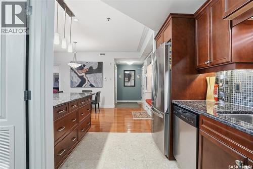 239 623 Saskatchewan Crescent W, Saskatoon, SK - Indoor Photo Showing Kitchen