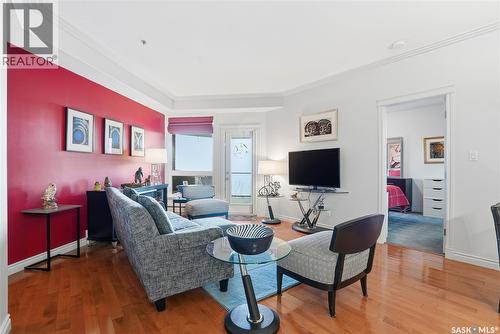 239 623 Saskatchewan Crescent W, Saskatoon, SK - Indoor Photo Showing Living Room