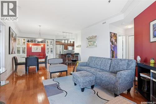 239 623 Saskatchewan Crescent W, Saskatoon, SK - Indoor Photo Showing Living Room