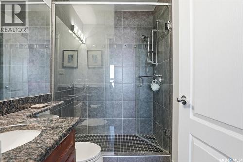 239 623 Saskatchewan Crescent W, Saskatoon, SK - Indoor Photo Showing Bathroom