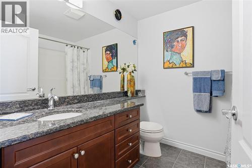 239 623 Saskatchewan Crescent W, Saskatoon, SK - Indoor Photo Showing Bathroom