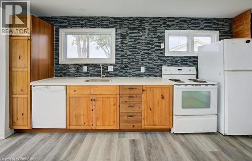 41 Derner Line, Dunnville, ON - Indoor Photo Showing Kitchen