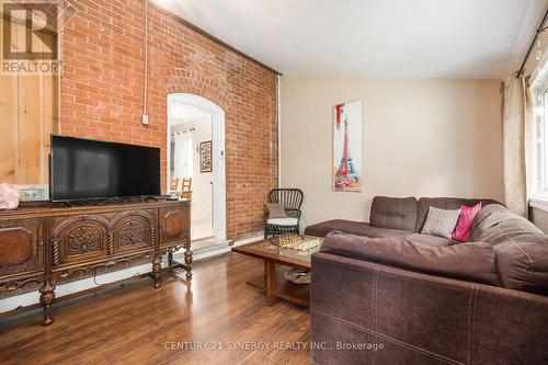 146 Wolford Ctr Road, Merrickville-Wolford, ON - Indoor Photo Showing Living Room
