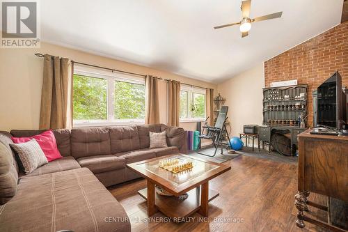 146 Wolford Ctr Road, Merrickville-Wolford, ON - Indoor Photo Showing Living Room