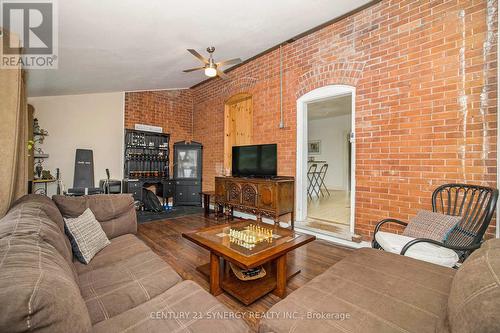146 Wolford Ctr Road, Merrickville-Wolford, ON - Indoor Photo Showing Living Room