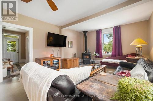 146 Wolford Ctr Road, Merrickville-Wolford, ON - Indoor Photo Showing Living Room