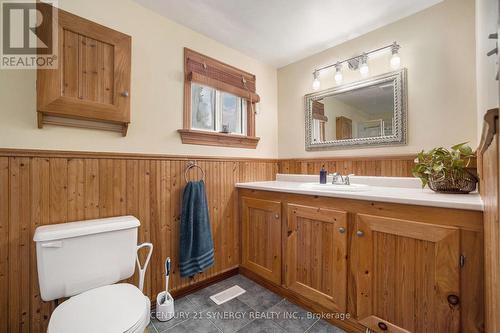 146 Wolford Ctr Road, Merrickville-Wolford, ON - Indoor Photo Showing Bathroom