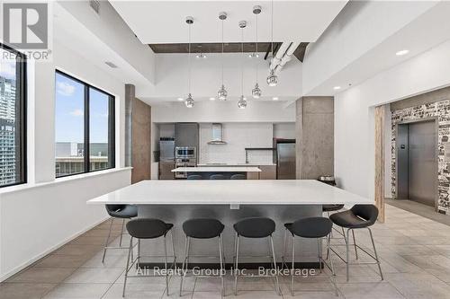 816 - 105 Champagne Avenue S, Ottawa, ON - Indoor Photo Showing Kitchen With Upgraded Kitchen