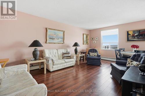 601 - 6390 Huggins Street, Niagara Falls (Stamford), ON - Indoor Photo Showing Living Room