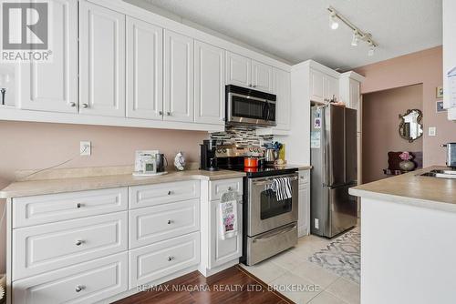 601 - 6390 Huggins Street, Niagara Falls (Stamford), ON - Indoor Photo Showing Kitchen
