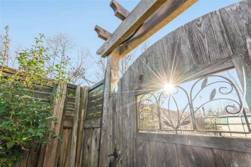 656 Morningstar Dr, Parksville, BC 