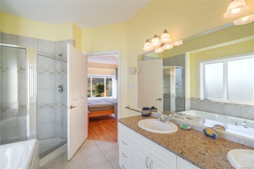 656 Morningstar Dr, Parksville, BC 