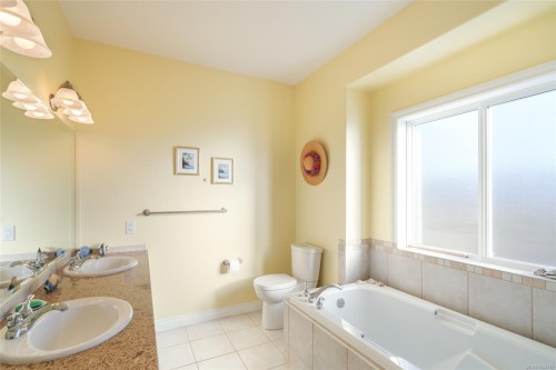 656 Morningstar Dr, Parksville, BC 