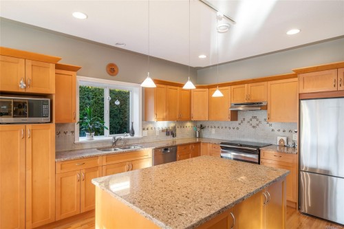 656 Morningstar Dr, Parksville, BC 