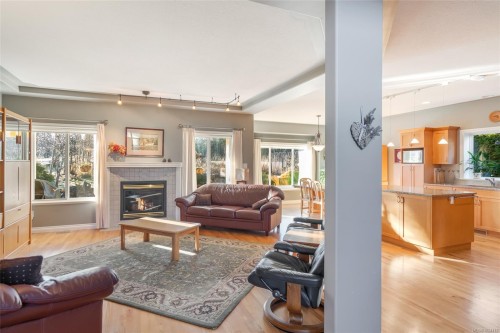 656 Morningstar Dr, Parksville, BC 