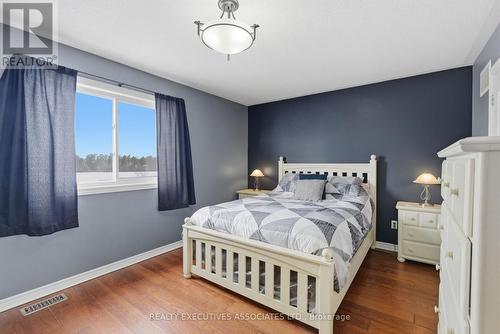71 Truax Street, Kawartha Lakes (Lindsay), ON - Indoor Photo Showing Bedroom