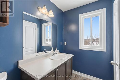 71 Truax Street, Kawartha Lakes (Lindsay), ON - Indoor Photo Showing Bathroom